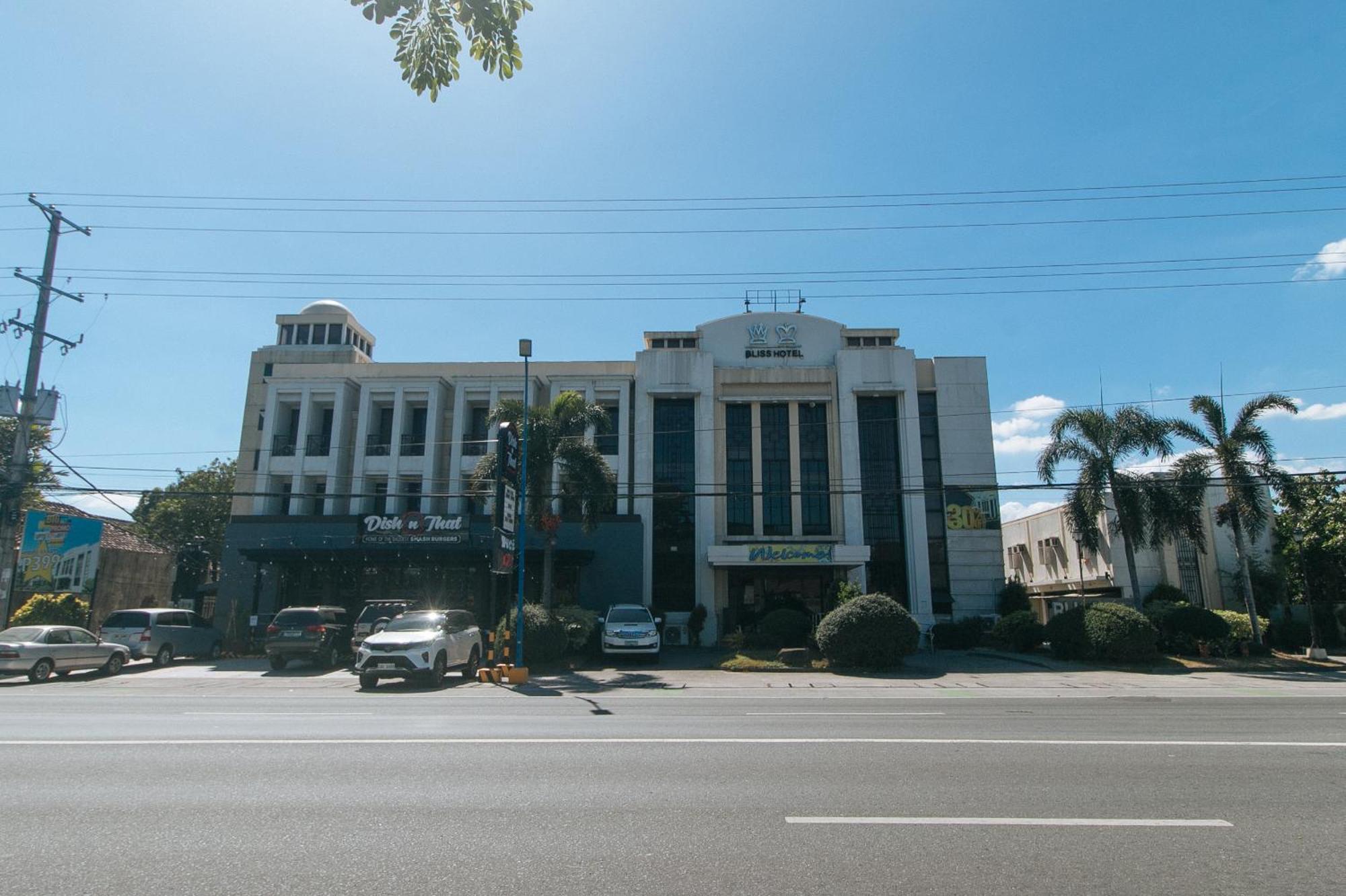 Bliss Hotel San Fernando Pampanga City Exterior photo