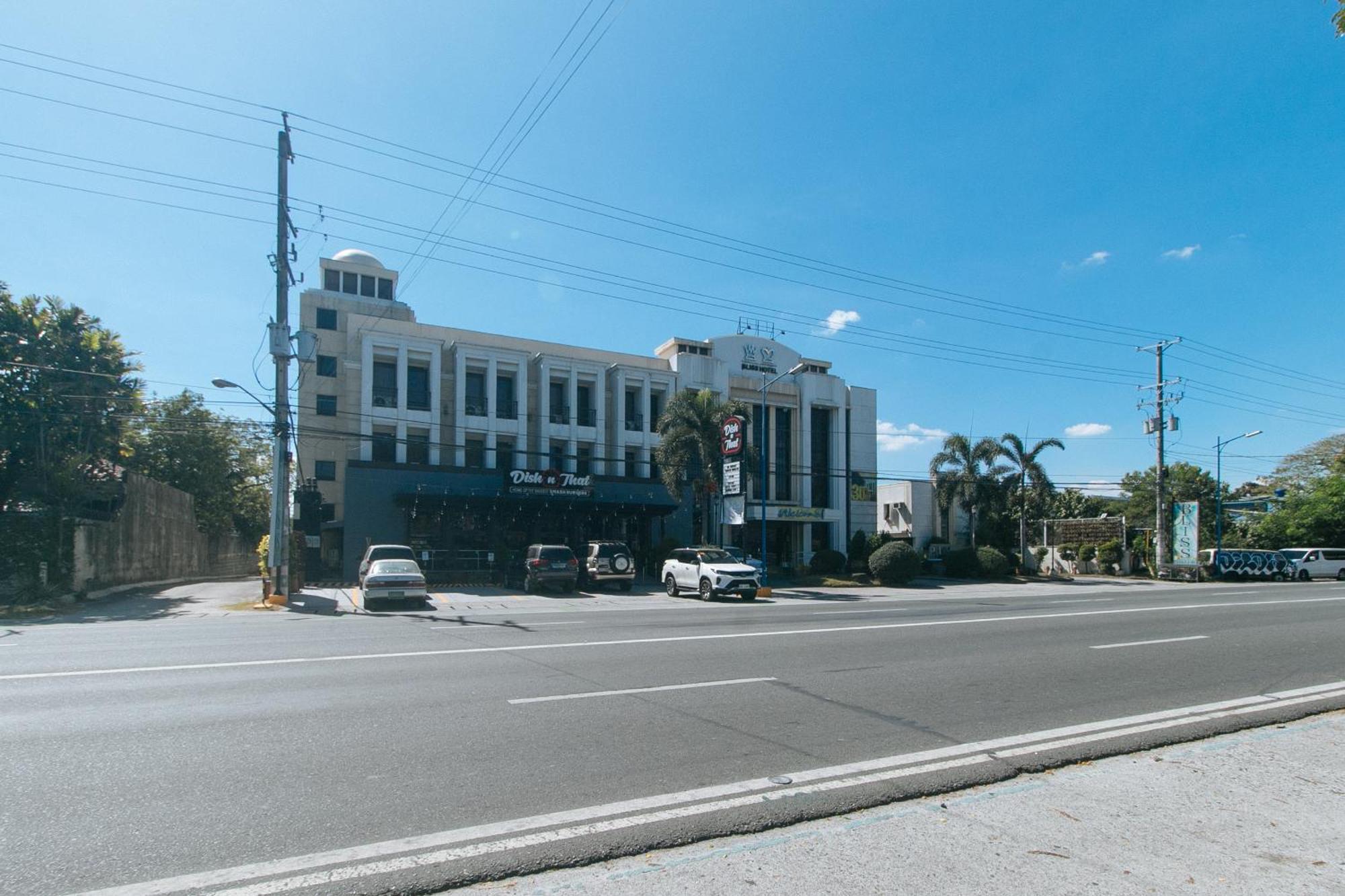 Bliss Hotel San Fernando Pampanga City Exterior photo